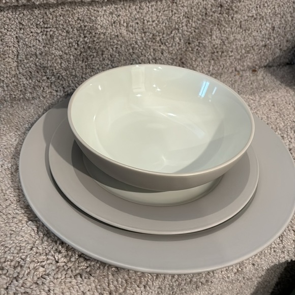 Noritake Colorwave Sand 4-Piece Curve Place Dinnerware Setting in Cream/Sand - Picture 4 of 5